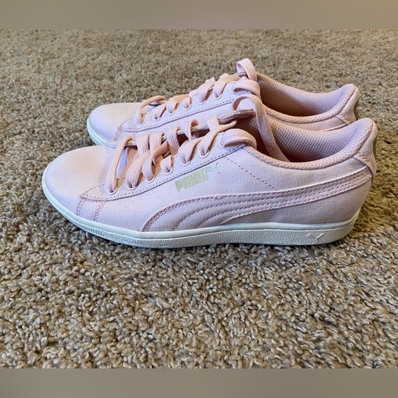 Puma sneakers, like new , size 6.5 - Picture 4 of 5